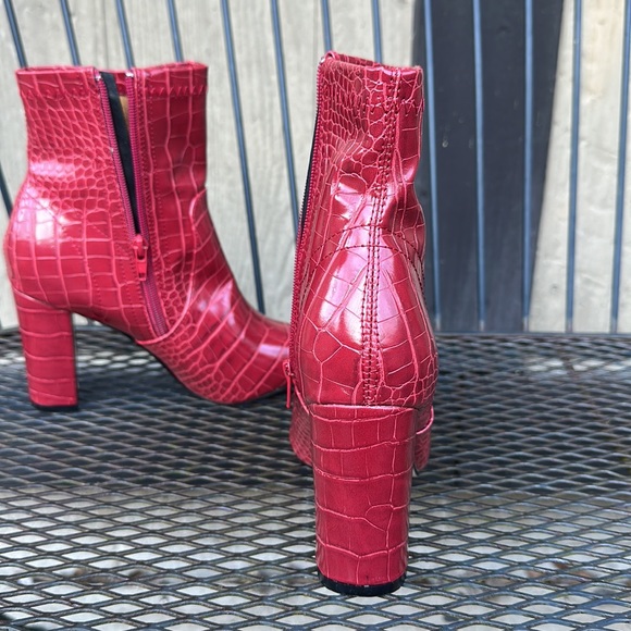 NWT. Catherine Malandrino Ankle Boots - Picture 9 of 17